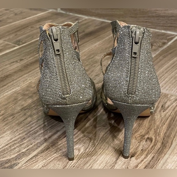 Heels - Picture 4 of 6